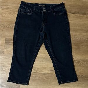 Women's size 14 Curvy Mid-Rise Dark Denim Capri jeans made by Copperflash